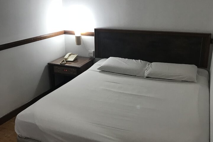 Room 32 of 61