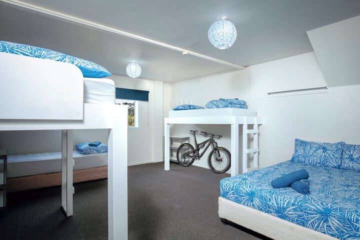 Room 8 of 18