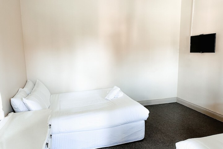 Room 6 of 22
