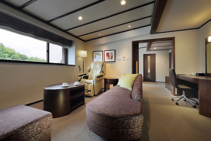 Room 4 of 62