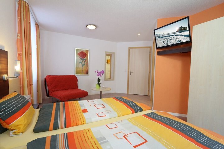 Room 3 of 36