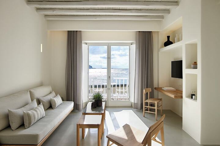 Room 52 of 148