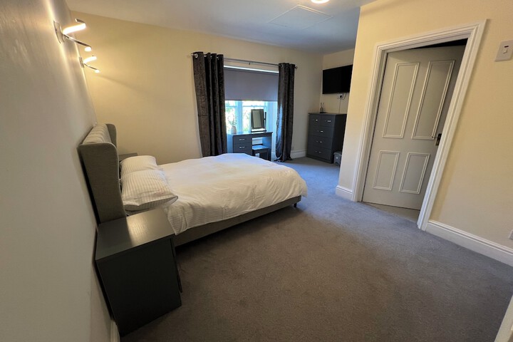Room 6 of 14