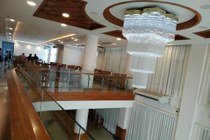 Dining 37 of 67