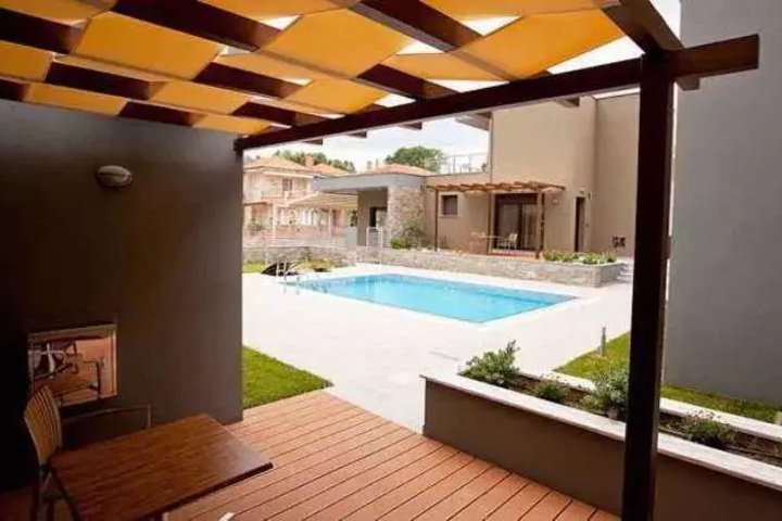 Pool 12 of 17