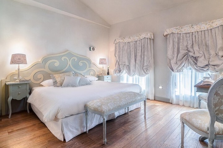 Room 10 of 65