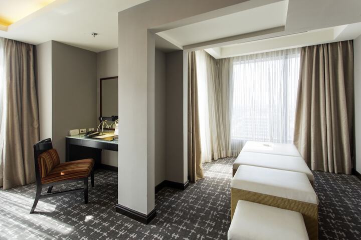 Room 12 of 87