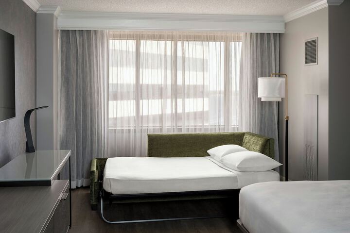 Room 14 of 33