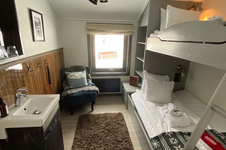 Room 6 of 62