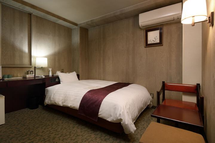 Room 10 of 15