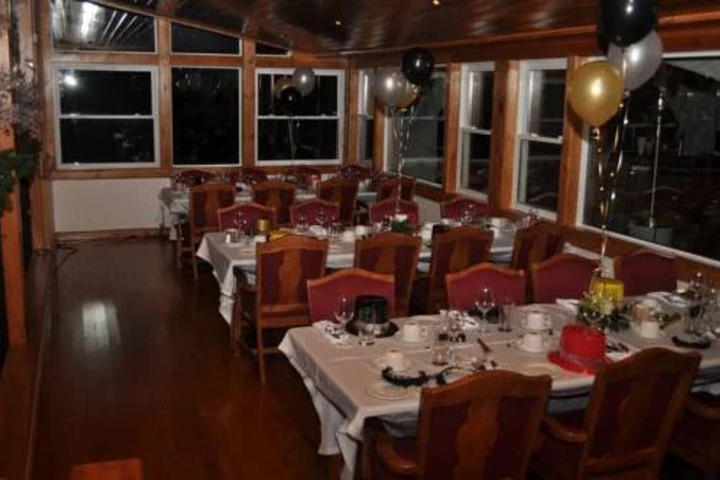 Dining 20 of 21