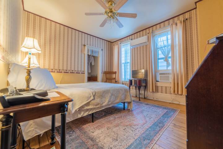 Room 11 of 22