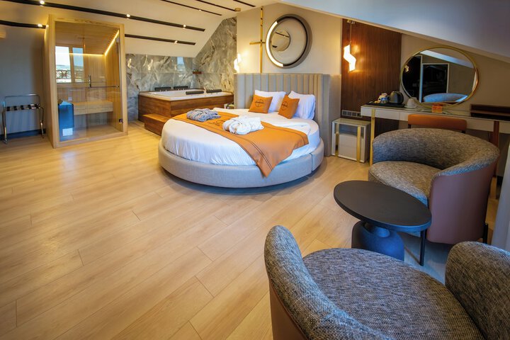 Room 19 of 106