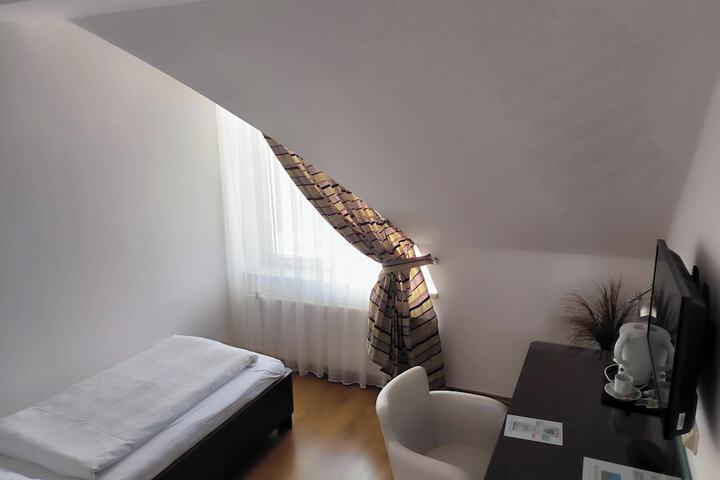 Room 16 of 41