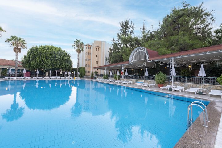 Hotel with Pool
