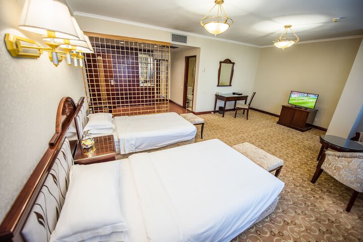Room 13 of 87