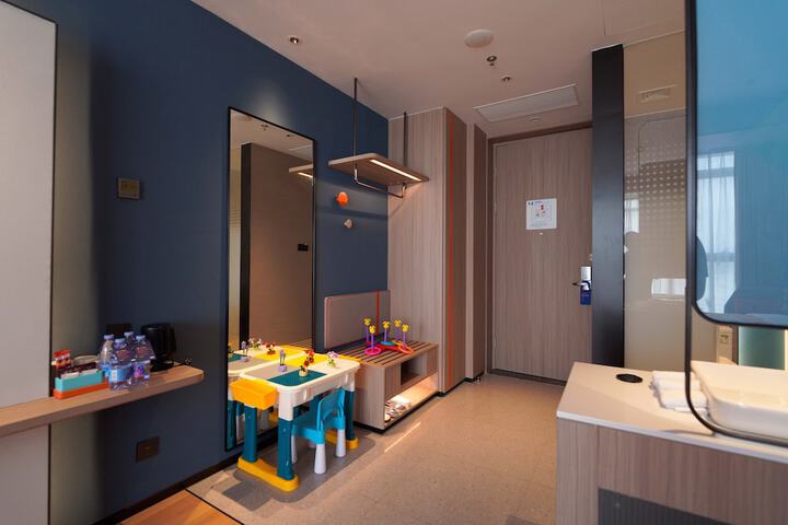 Room 49 of 96