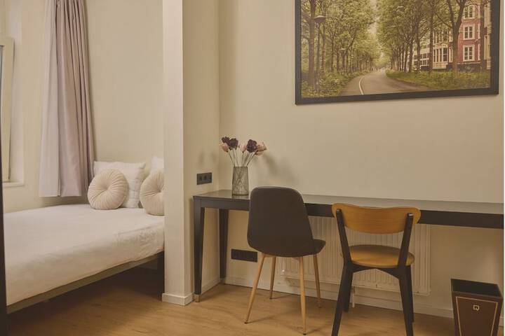 Room 33 of 110