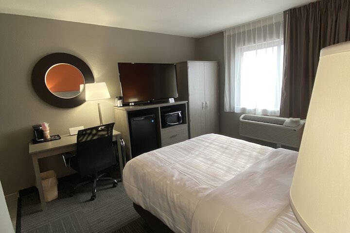 1 Double Bed Accessible (40 of 44)