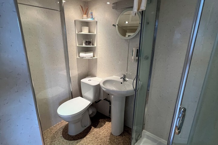 Room 16 of 44