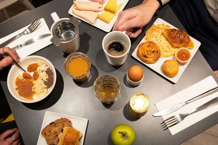 Breakfast/Coffee Service 22 of 46