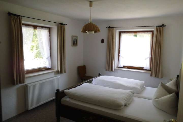 Room 4 of 11