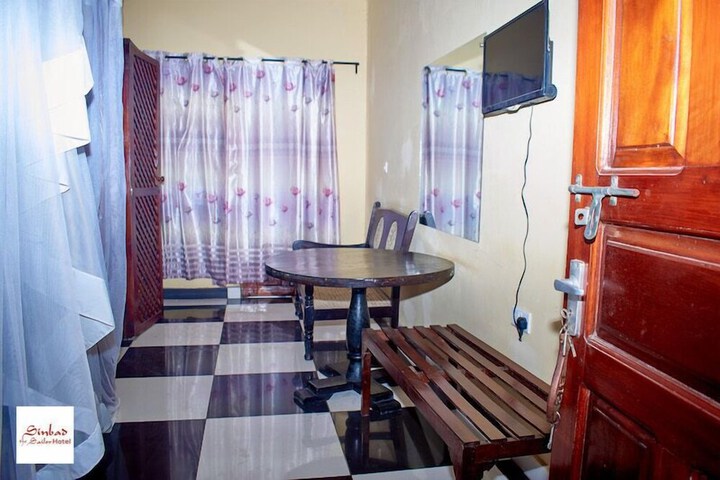 Room 16 of 33