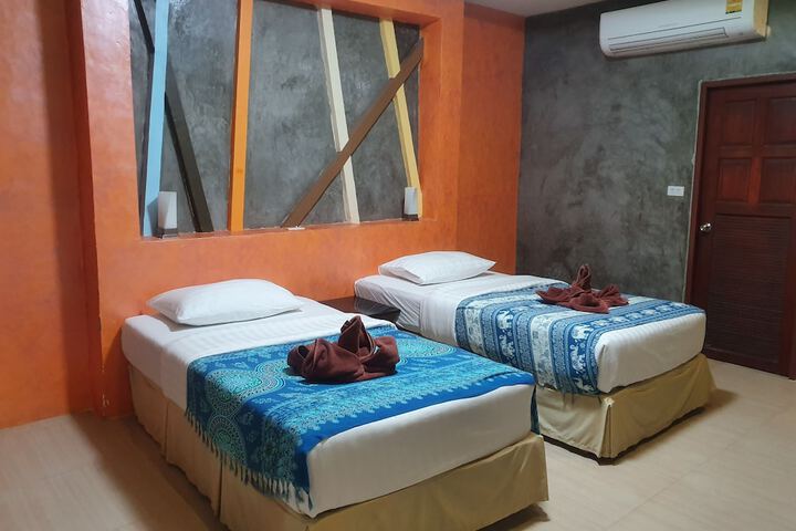 Room 5 of 60