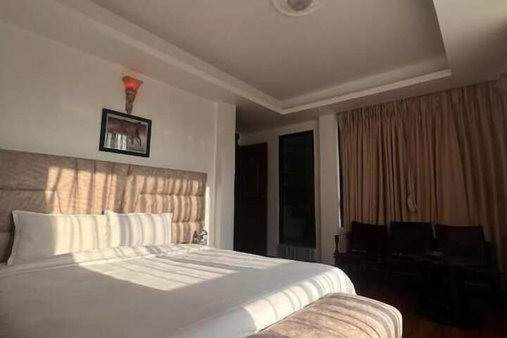 Room 3 of 7