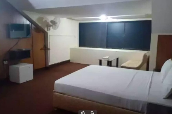 Room 6 of 7