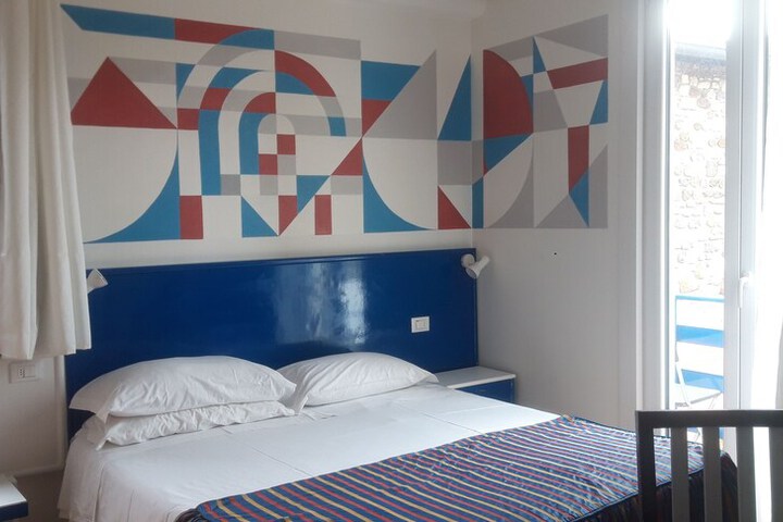 Room 6 of 53
