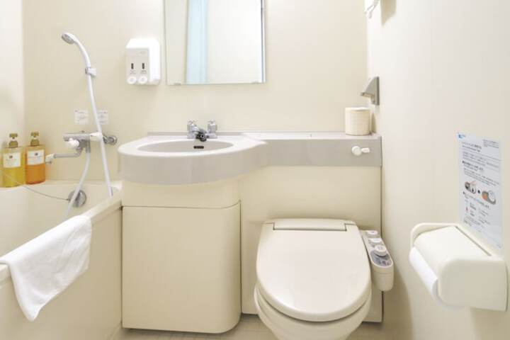 Room 3 of 25