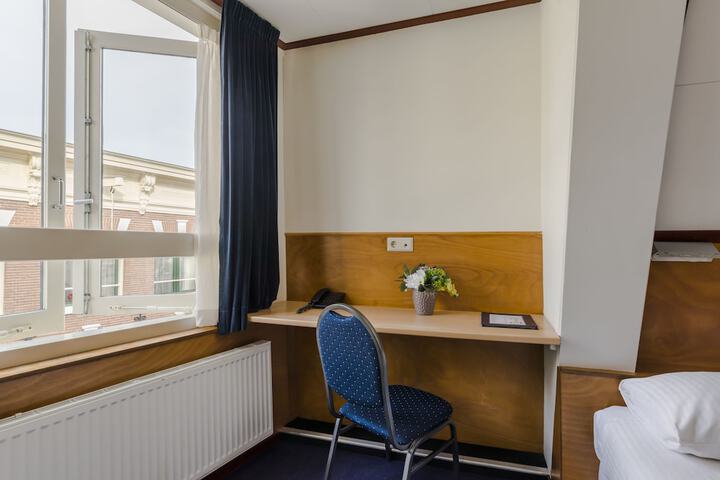 Room 12 of 94