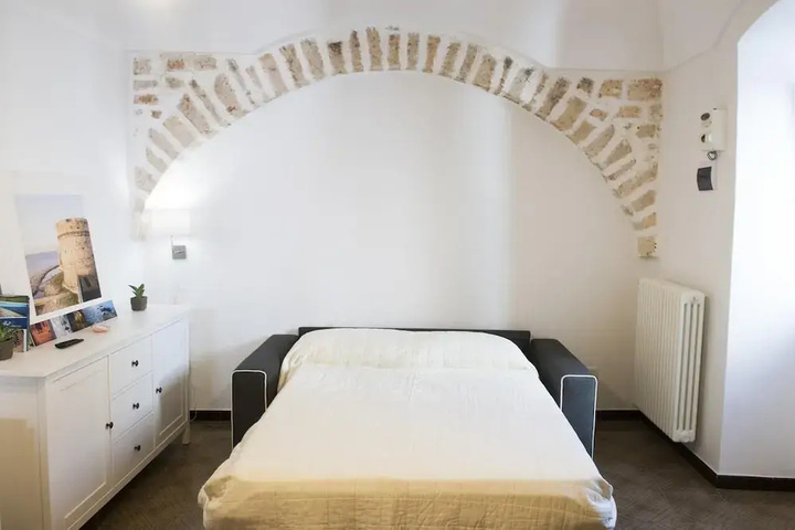 Room 3 of 9