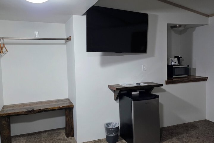 Room 33 of 68