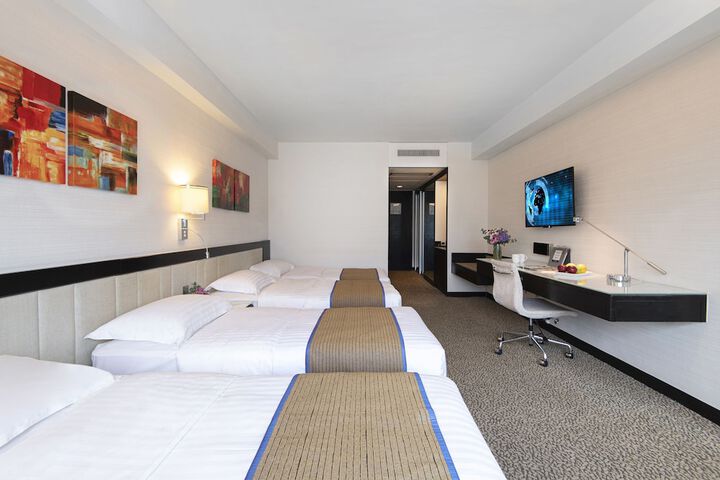 Room 19 of 106