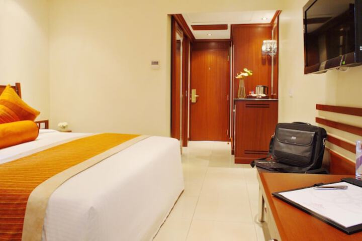 Room 18 of 117