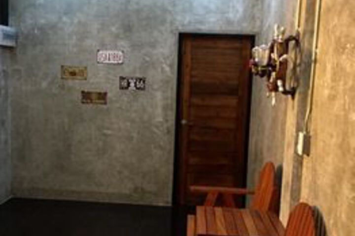 Room 27 of 60