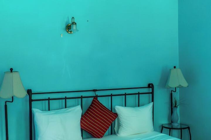 Room 19 of 68