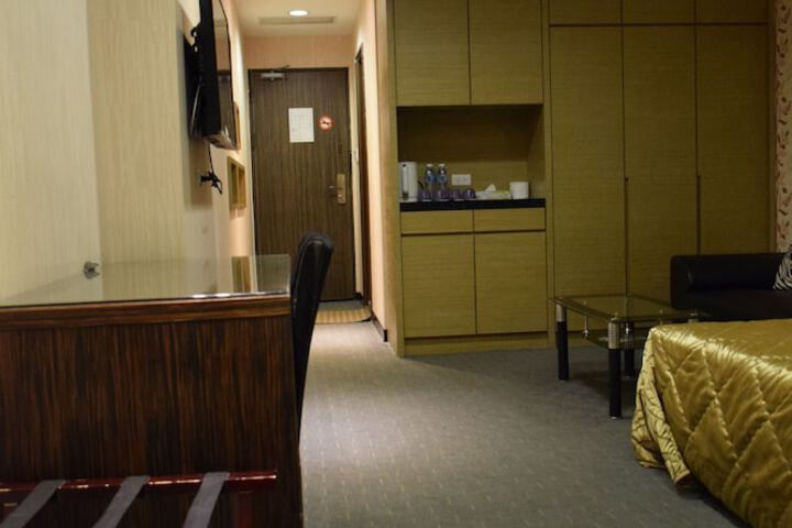 Room 8 of 41
