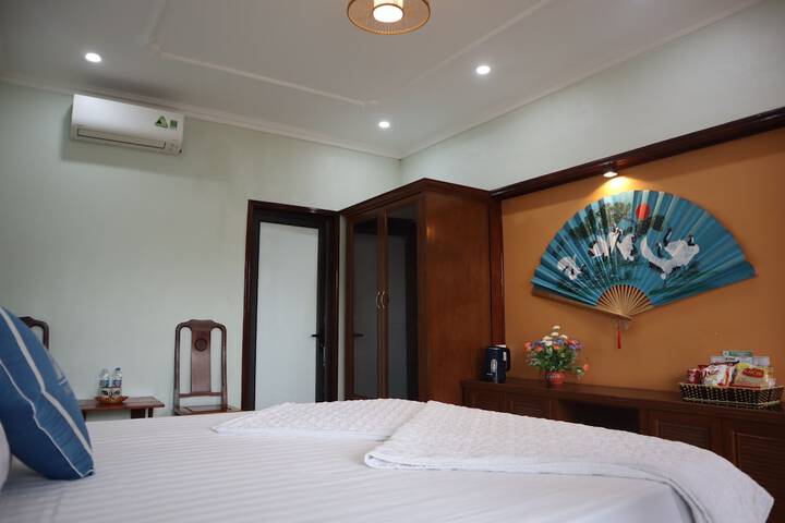 Room 35 of 98