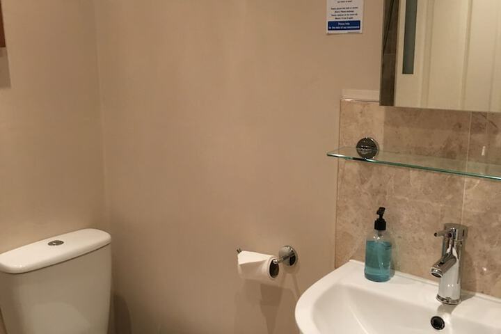 Room 27 of 38