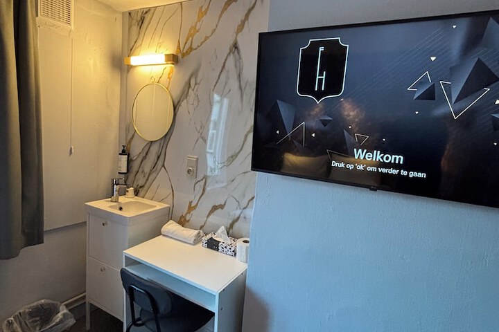 Room 31 of 53