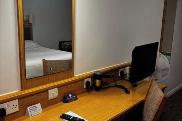 Room 11 of 15