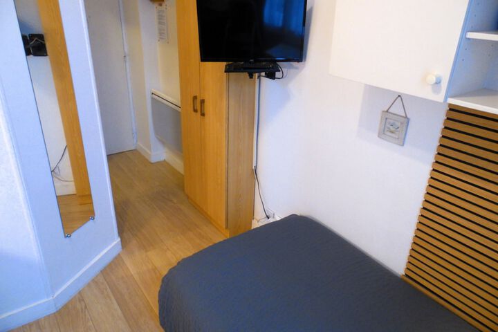Room 16 of 64