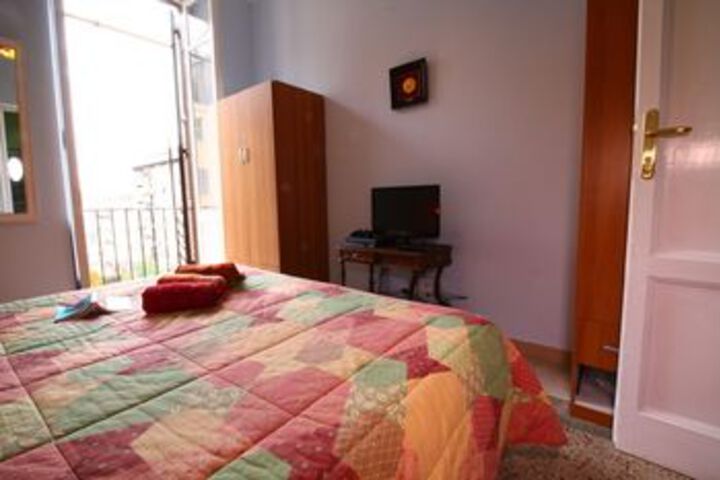 Room 6 of 27