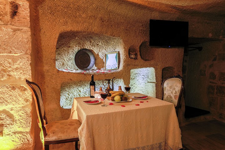 Dining 65 of 75