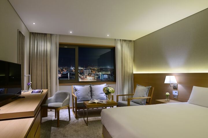 Room 3 of 69