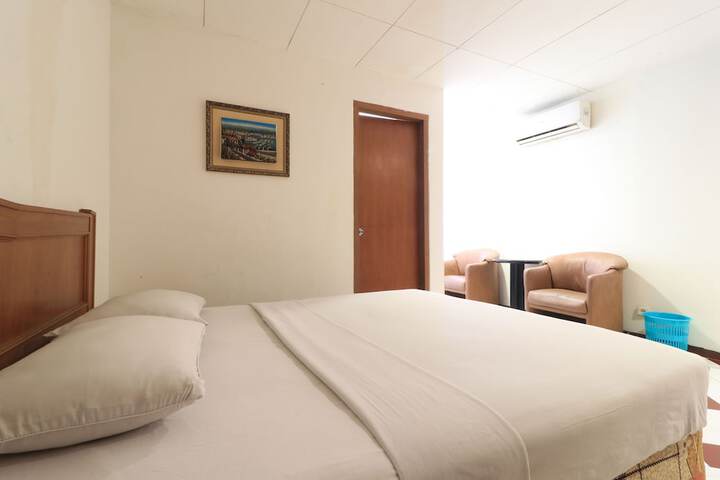 Room 12 of 25