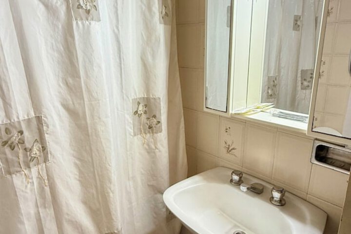 Room 15 of 17